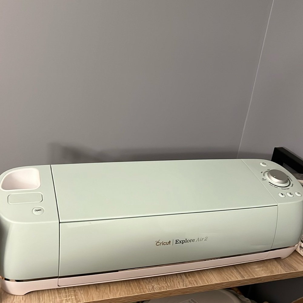 Cricut explore air 2 with tools
